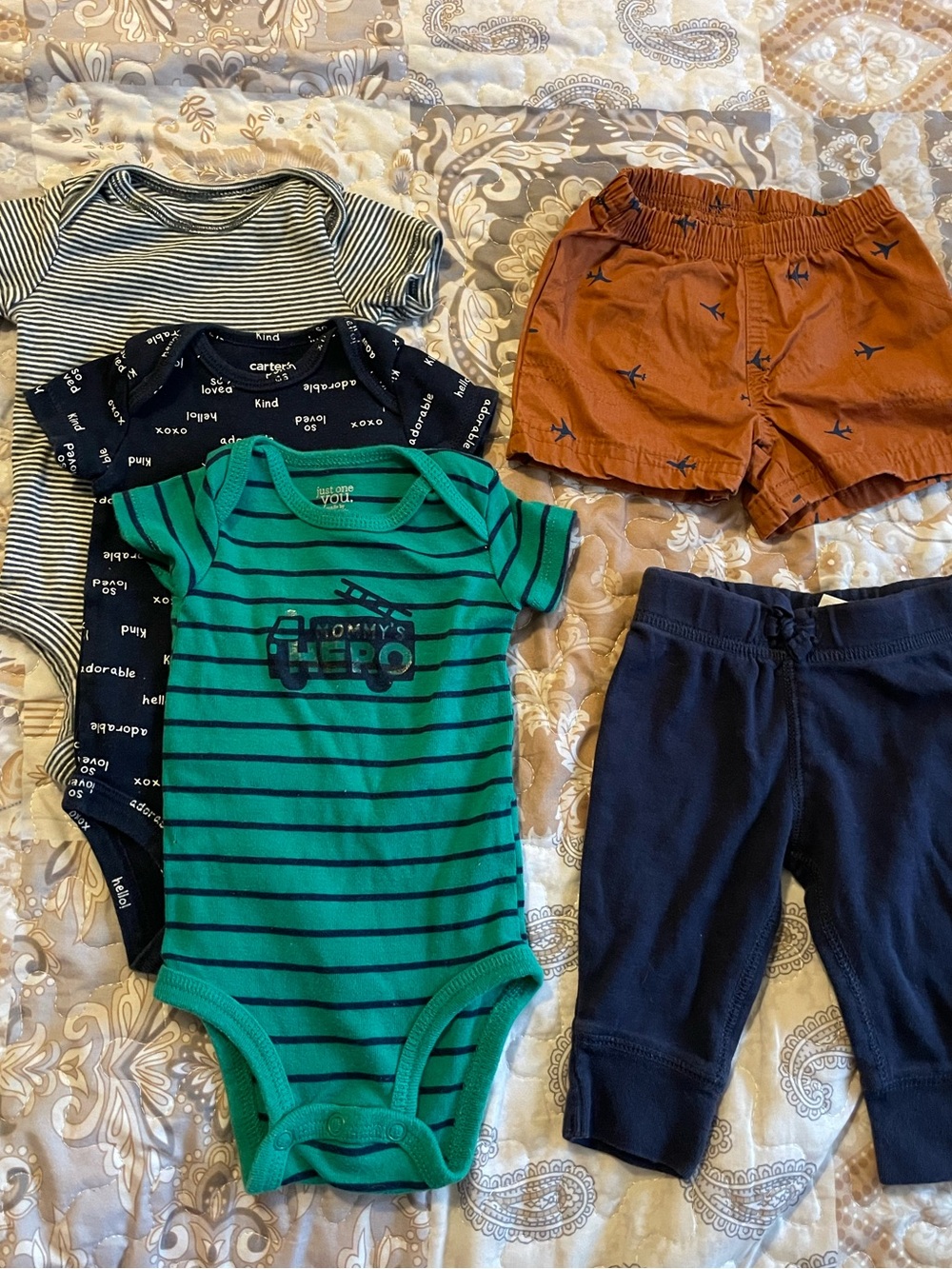 2/$10 Mommy’s Hero Matching outfits 5pcs Pants Shorts Onesies Blue Green Orange
